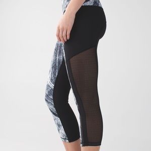 Lululemon hot to street crop